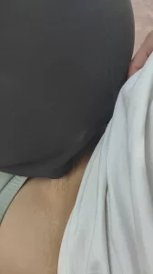大白天老婆突然想要了，在公园长椅上插了进去
